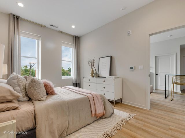 2811 Thatcher Avenue 301, River Grove, IL 60171