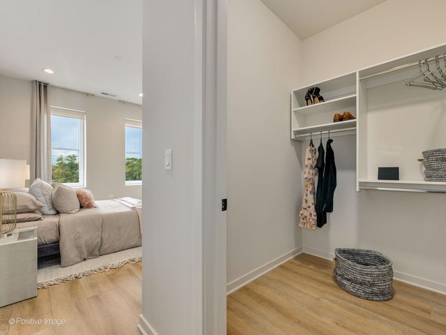 2811 Thatcher Avenue 301, River Grove, IL 60171