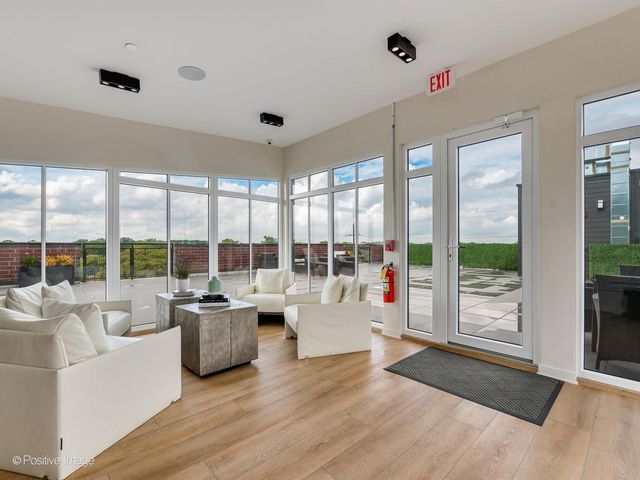 2811 Thatcher Avenue 301, River Grove, IL 60171