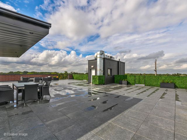 2811 Thatcher Avenue 301, River Grove, IL 60171