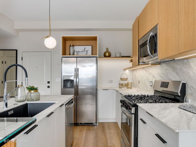 2811 Thatcher Avenue 301, River Grove, IL 60171