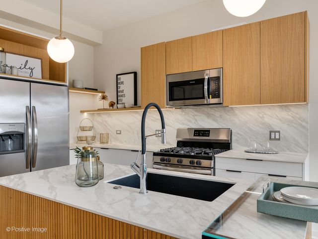 2811 Thatcher Avenue 301, River Grove, IL 60171