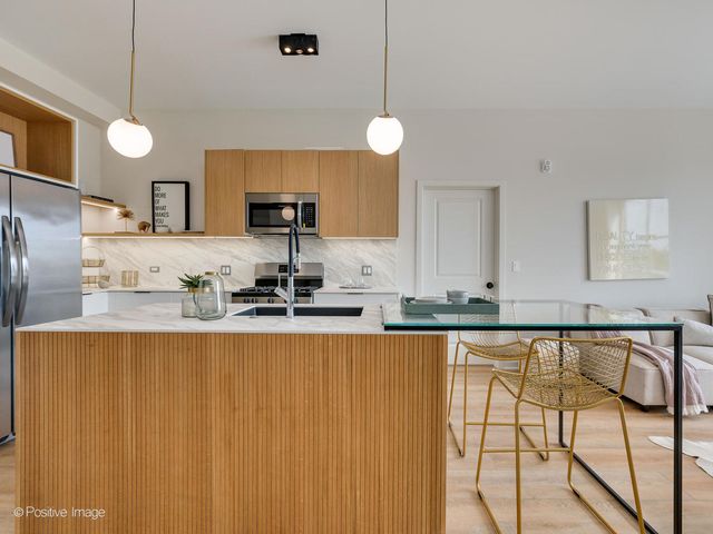 2811 Thatcher Avenue 301, River Grove, IL 60171