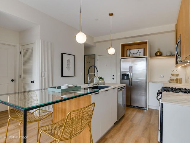 2811 Thatcher Avenue 301, River Grove, IL 60171