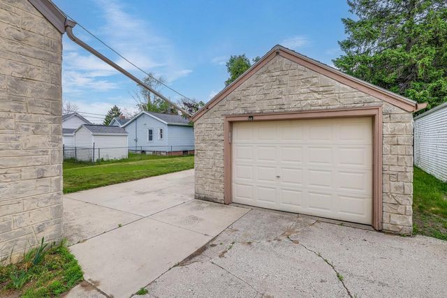 1013 Lowell STREET, Two Rivers, WI 54241
