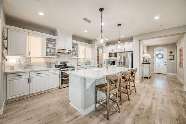 501 Overstone Avenue, Madera, CA 93636