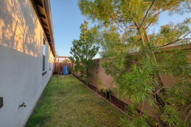 501 Overstone Avenue, Madera, CA 93636