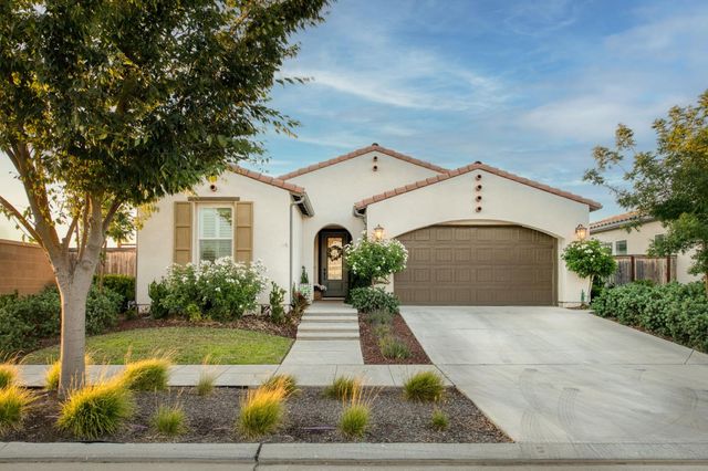 501 Overstone Avenue, Madera, CA 93636