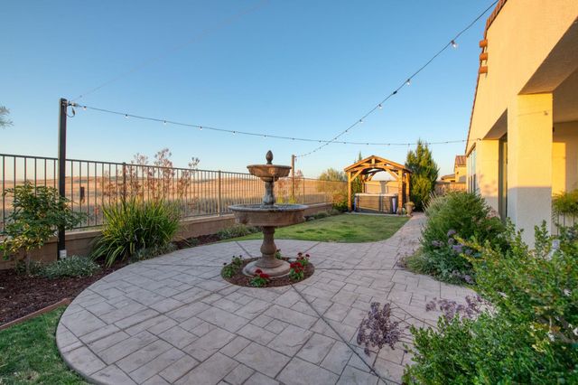 501 Overstone Avenue, Madera, CA 93636