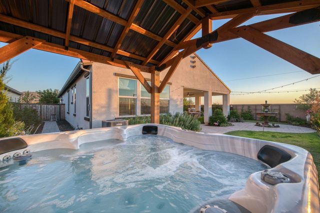501 Overstone Avenue, Madera, CA 93636