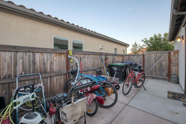 501 Overstone Avenue, Madera, CA 93636