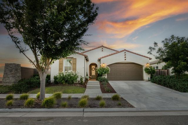 501 Overstone Avenue, Madera, CA 93636