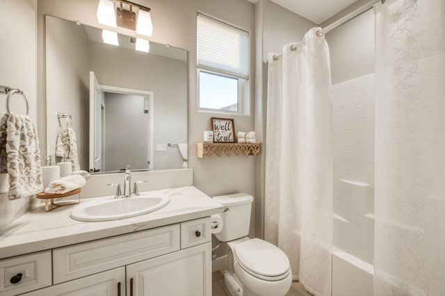 501 Overstone Avenue, Madera, CA 93636