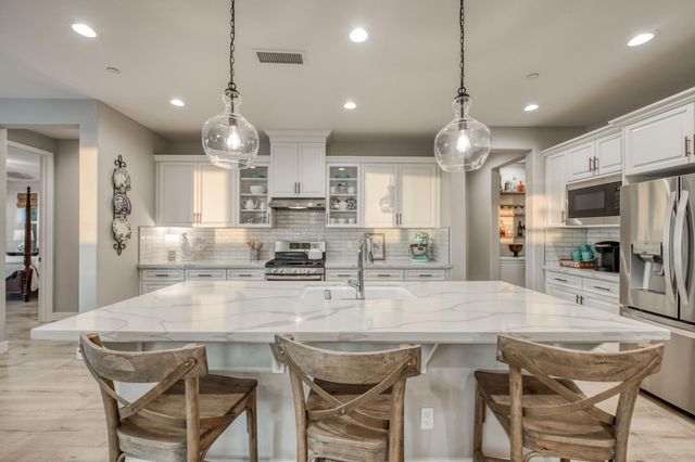 501 Overstone Avenue, Madera, CA 93636