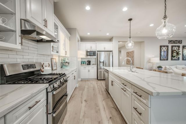 501 Overstone Avenue, Madera, CA 93636