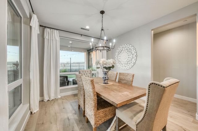 501 Overstone Avenue, Madera, CA 93636