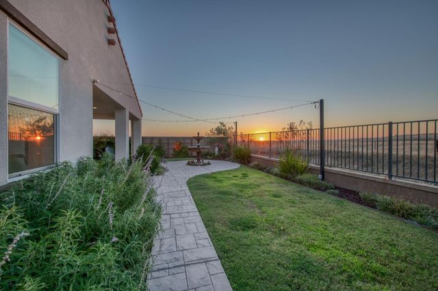 501 Overstone Avenue, Madera, CA 93636