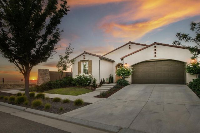 501 Overstone Avenue, Madera, CA 93636