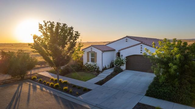 501 Overstone Avenue, Madera, CA 93636
