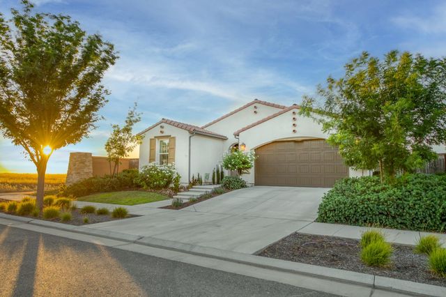 501 Overstone Avenue, Madera, CA 93636
