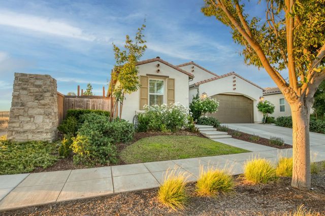 501 Overstone Avenue, Madera, CA 93636