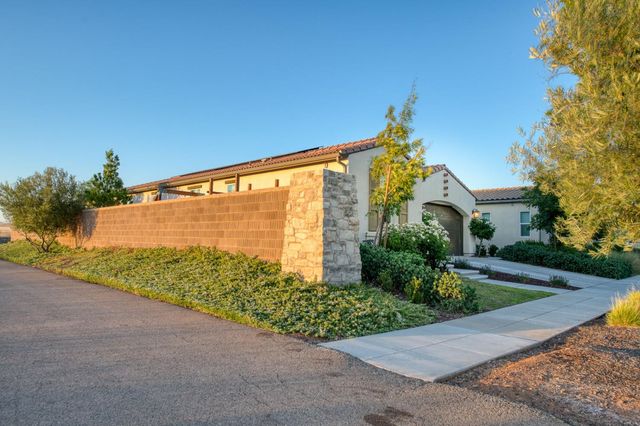 501 Overstone Avenue, Madera, CA 93636