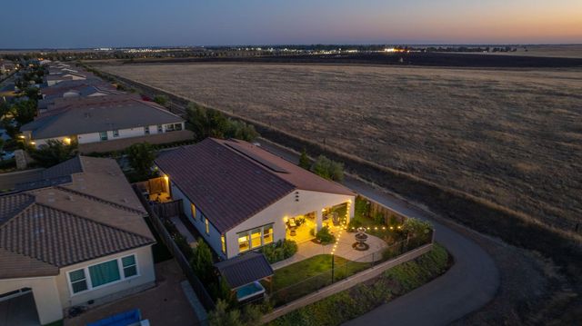 501 Overstone Avenue, Madera, CA 93636