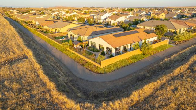 501 Overstone Avenue, Madera, CA 93636