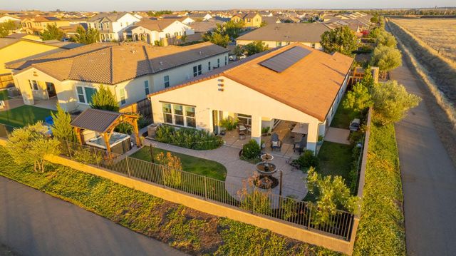 501 Overstone Avenue, Madera, CA 93636