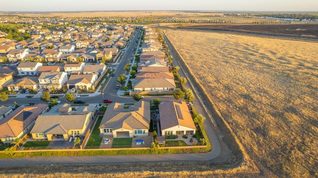 501 Overstone Avenue, Madera, CA 93636