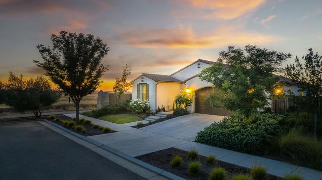 501 Overstone Avenue, Madera, CA 93636