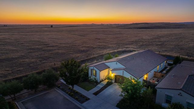 501 Overstone Avenue, Madera, CA 93636