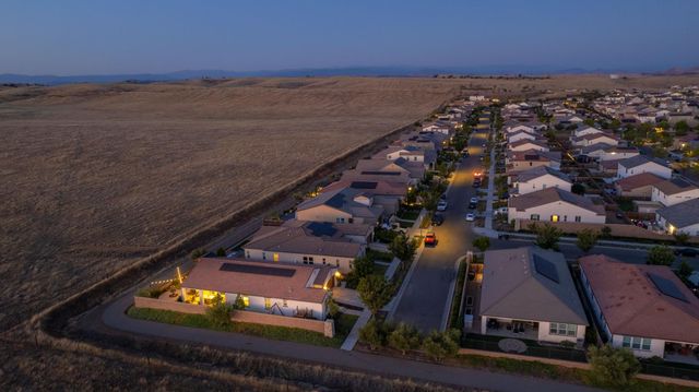 501 Overstone Avenue, Madera, CA 93636