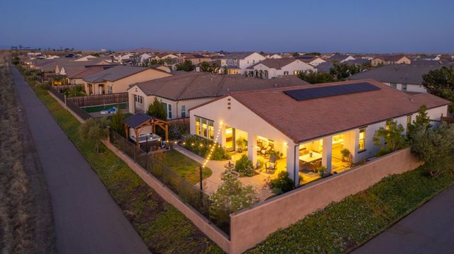 501 Overstone Avenue, Madera, CA 93636