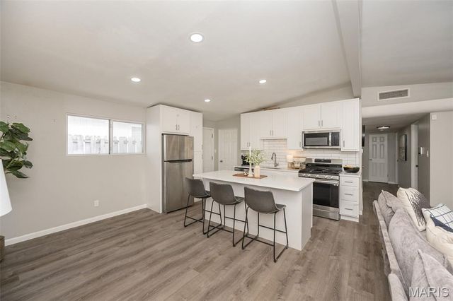 7210 Berkridge Drive, Hazelwood, MO 63042