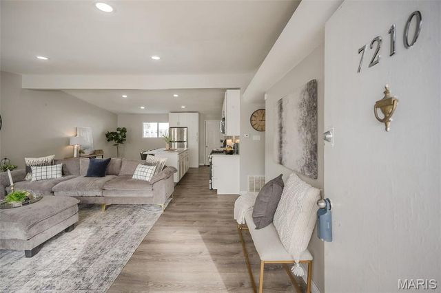 7210 Berkridge Drive, Hazelwood, MO 63042