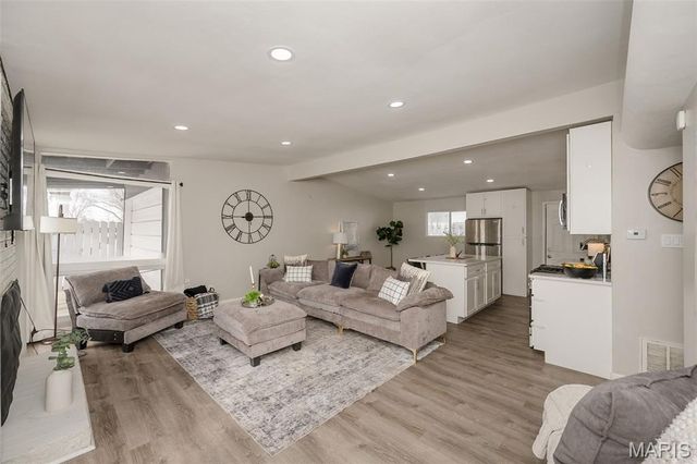 7210 Berkridge Drive, Hazelwood, MO 63042