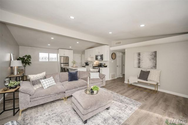 7210 Berkridge Drive, Hazelwood, MO 63042