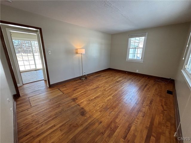 7 Parkwood Drive, Dewitt, NY 13057