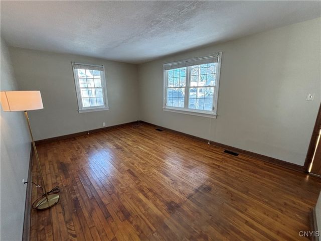 7 Parkwood Drive, Dewitt, NY 13057