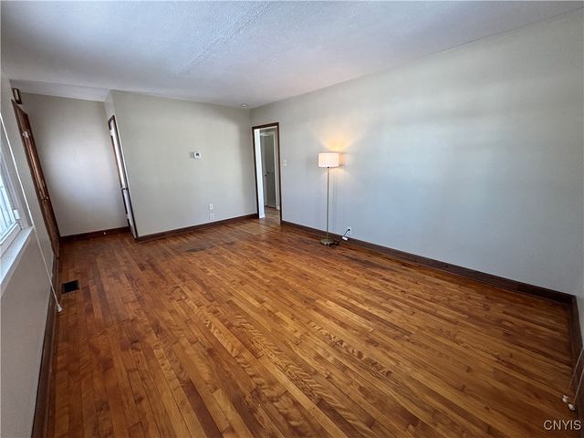 7 Parkwood Drive, Dewitt, NY 13057