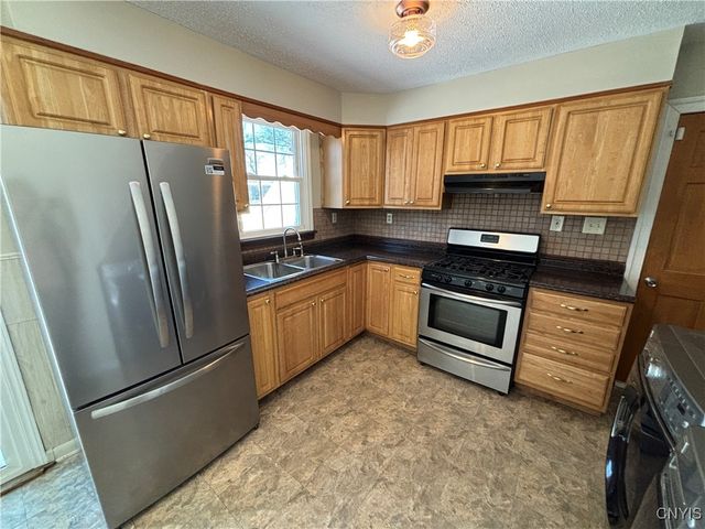 7 Parkwood Drive, Dewitt, NY 13057