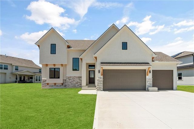 2008 NE Bluestone Drive, Lee's Summit, MO 64064