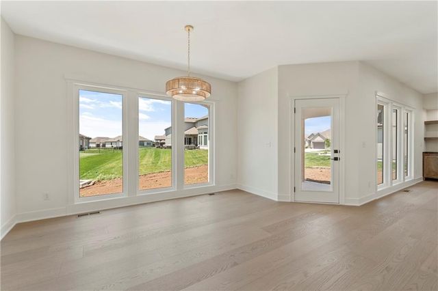 2008 NE Bluestone Drive, Lee's Summit, MO 64064