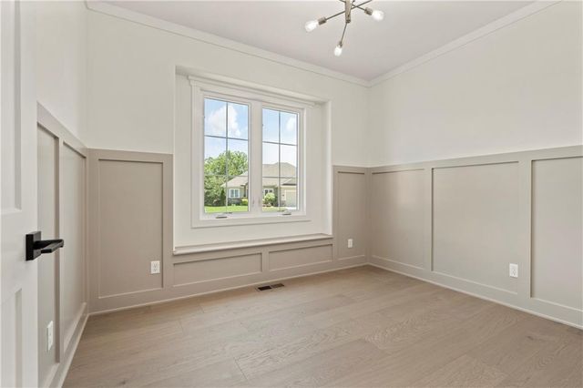 2008 NE Bluestone Drive, Lee's Summit, MO 64064