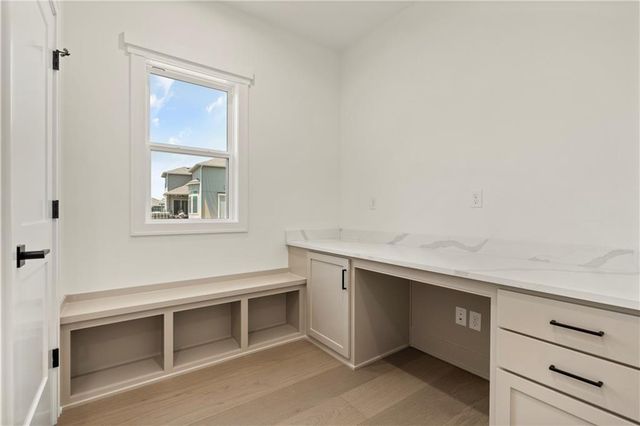 2008 NE Bluestone Drive, Lee's Summit, MO 64064