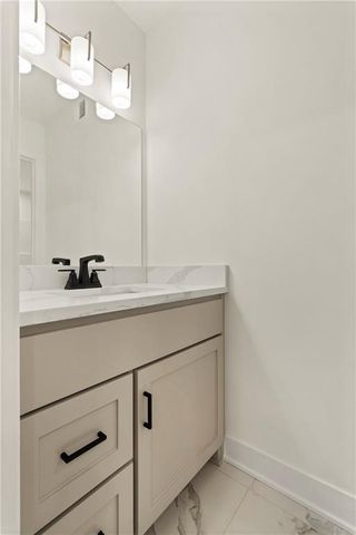 2008 NE Bluestone Drive, Lee's Summit, MO 64064
