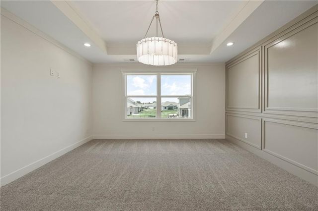 2008 NE Bluestone Drive, Lee's Summit, MO 64064