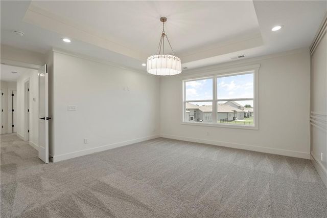 2008 NE Bluestone Drive, Lee's Summit, MO 64064