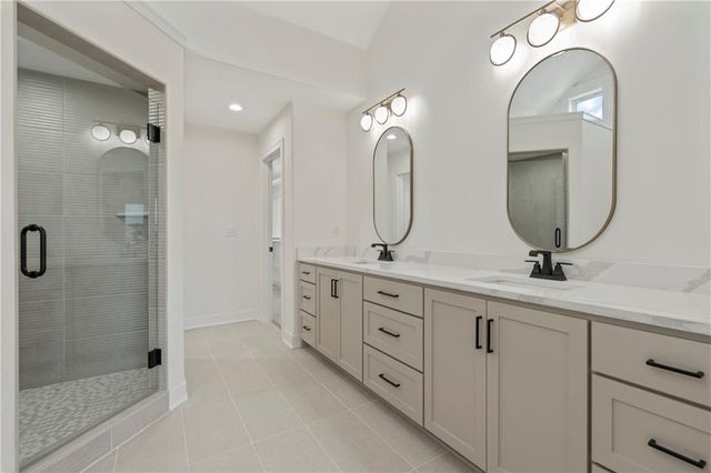2008 NE Bluestone Drive, Lee's Summit, MO 64064